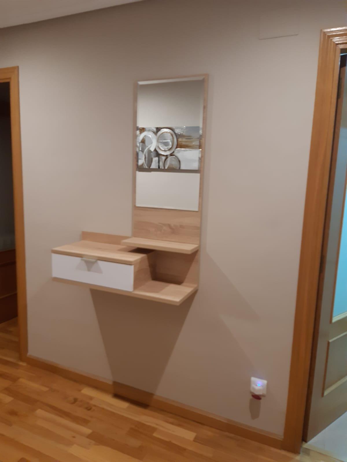 Meuble d'Entrée - Meuble de Rangement Scandinave et Moderne, avec Tiroir, Miroir et 3 Tablettes Résistantes et Stables, Blanc et Chêne Sonoma