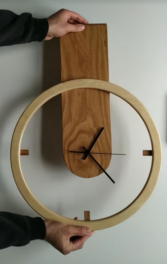 Horloge murale moderne biege