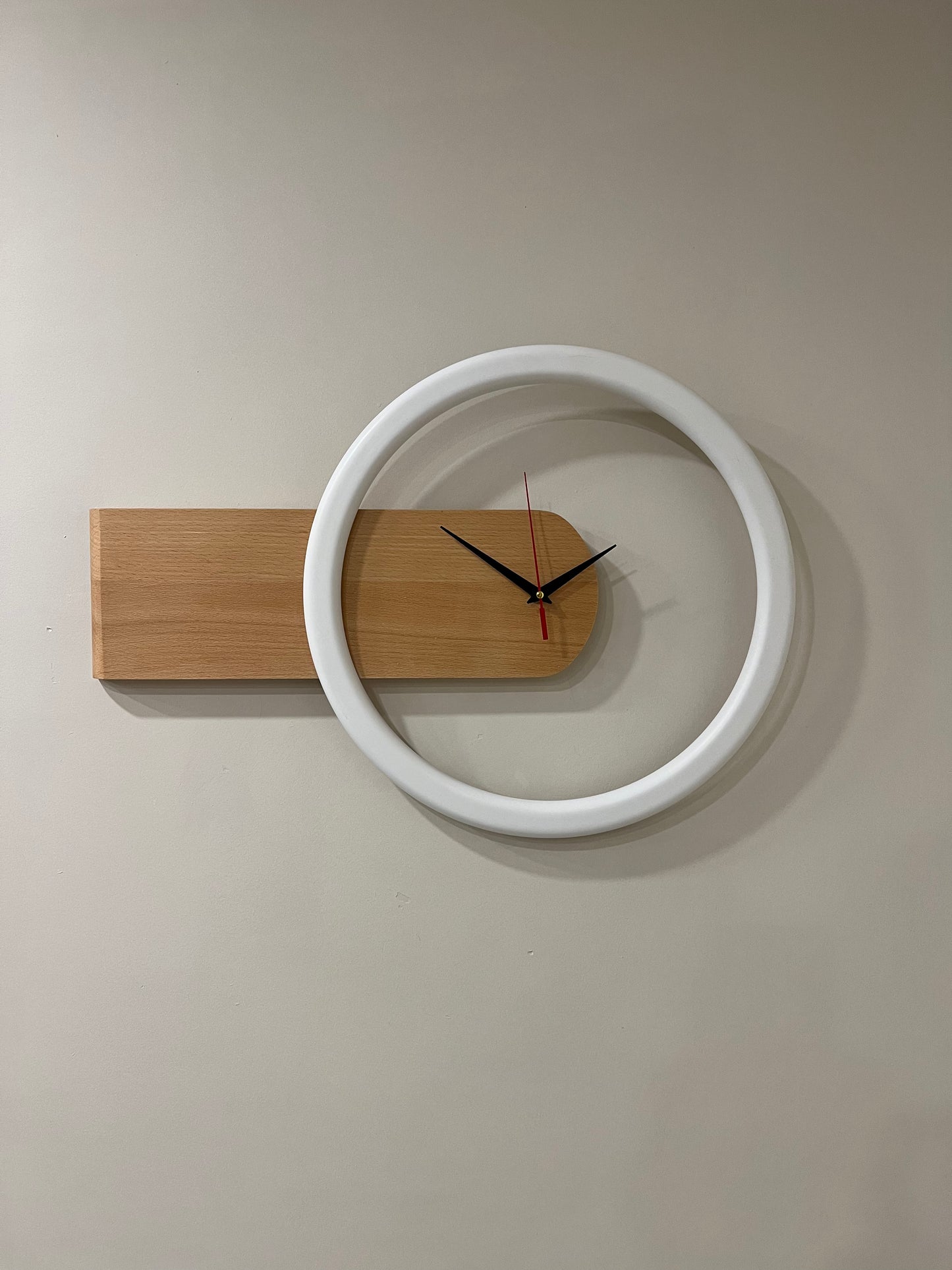Horloge murale moderne en Hetre